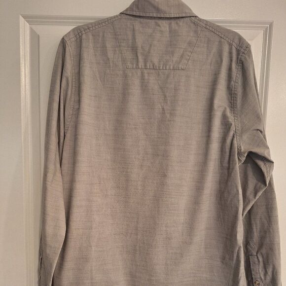 North Face Gray color button down size M - Picture 4 of 8